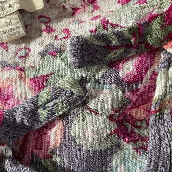 Umgee Floral Size Medium Top - Picture 4 of 5